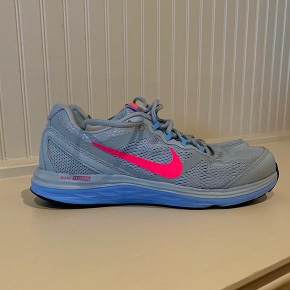 Women’s Nike Shoes - Picture 2 of 6